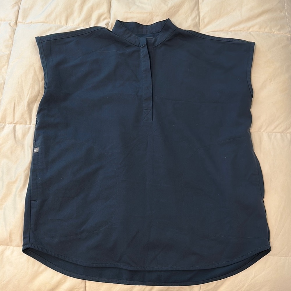 FIGS Rafaela two pocket scrub top